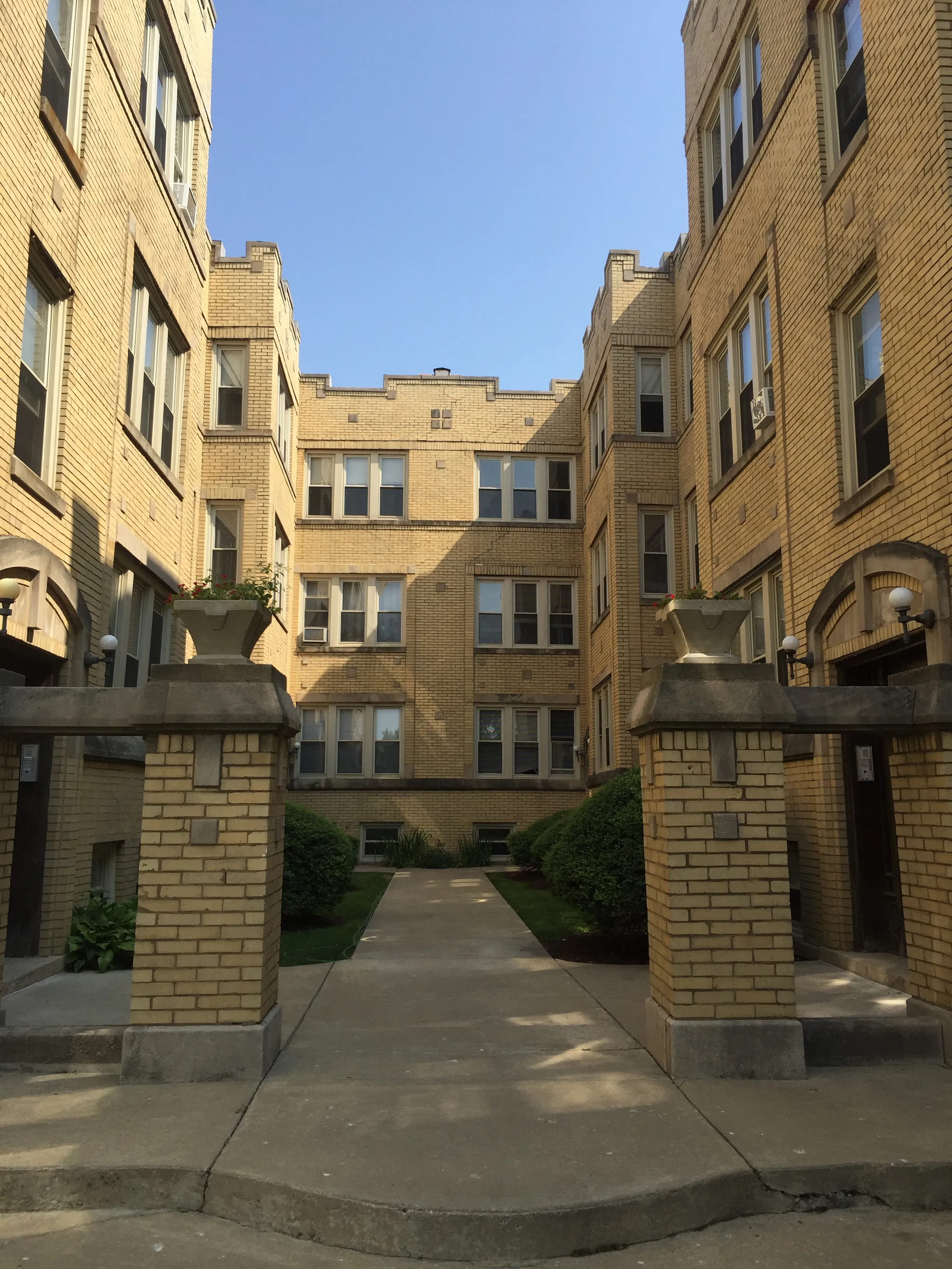 4842 W Belle Plaine Ave 60641 60641-unit#2N-Chicago-IL