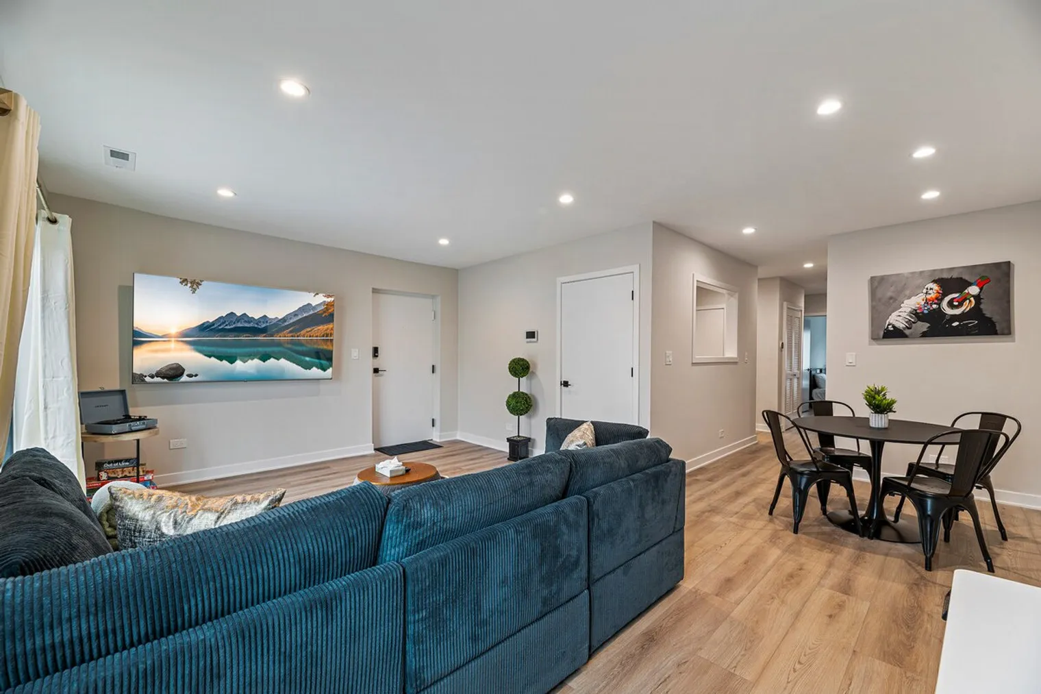 2342 W Touhy Ave 60645 60645-Building West Touhy Avenue - schneidergroup-unit#ID1054668P-Chicago-IL