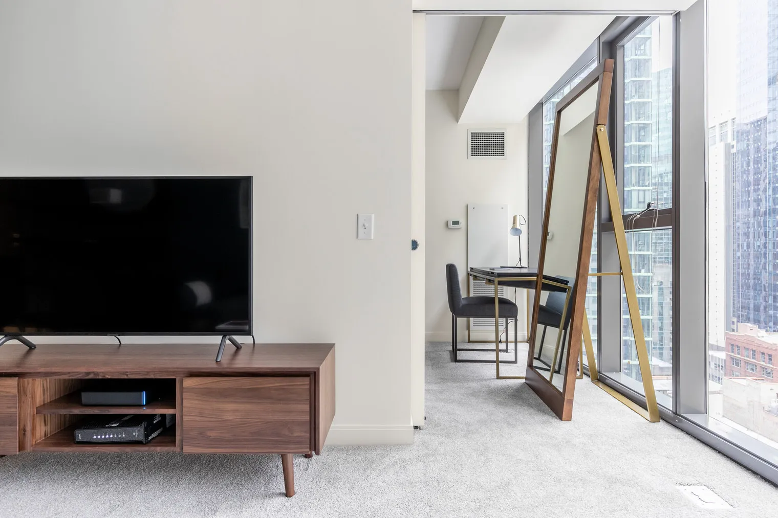 210 N Wells St 60606 60606-Lake & Wells Apartments-unit#ID251-Chicago-IL