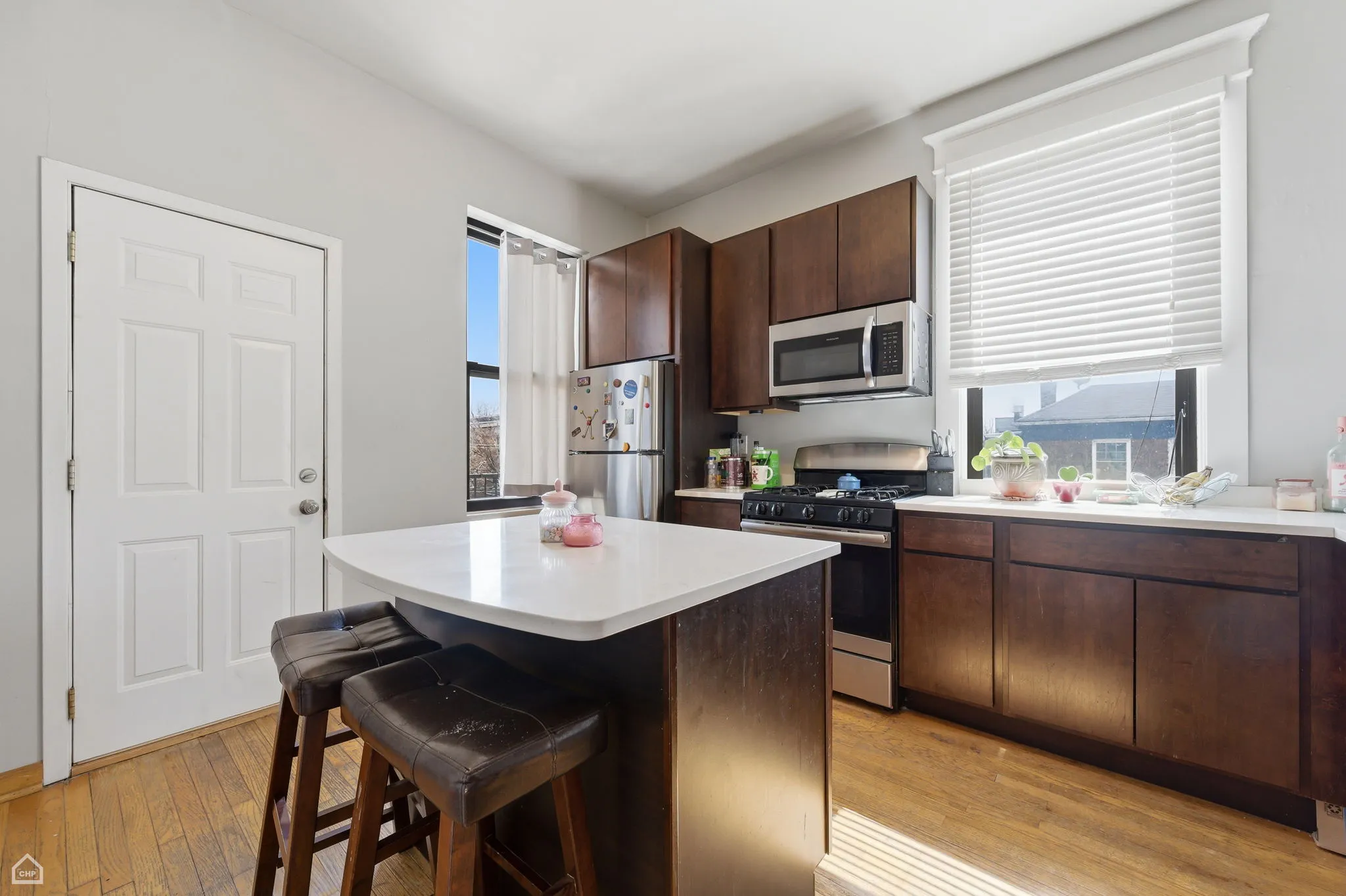 3811 N Southport Ave   60613 60613-Dairy Queen-unit#3-Chicago-IL