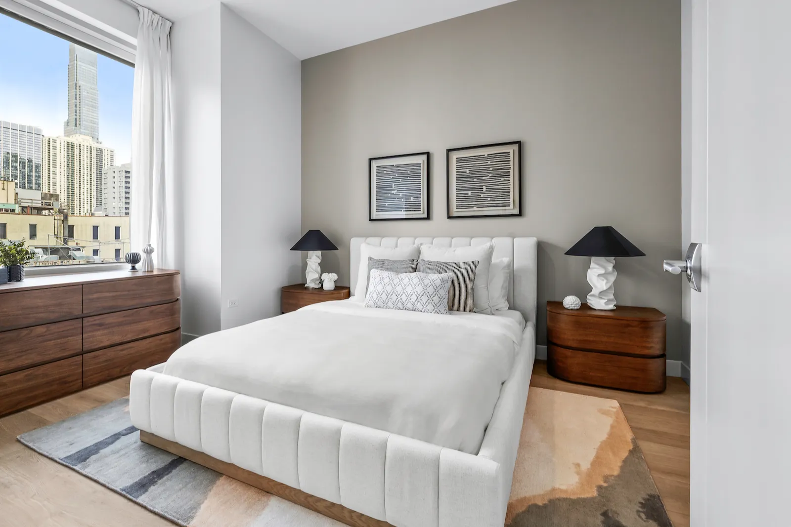 111 W Illinois St   60654 60654-111 Point-unit#606-Chicago-IL