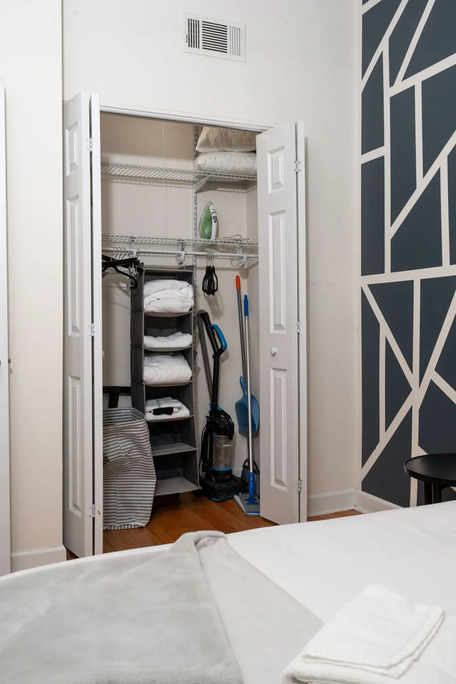 906 N Damen Ave   60622 60622-Building North Damen Avenue-unit#ID1379021P-Chicago-IL