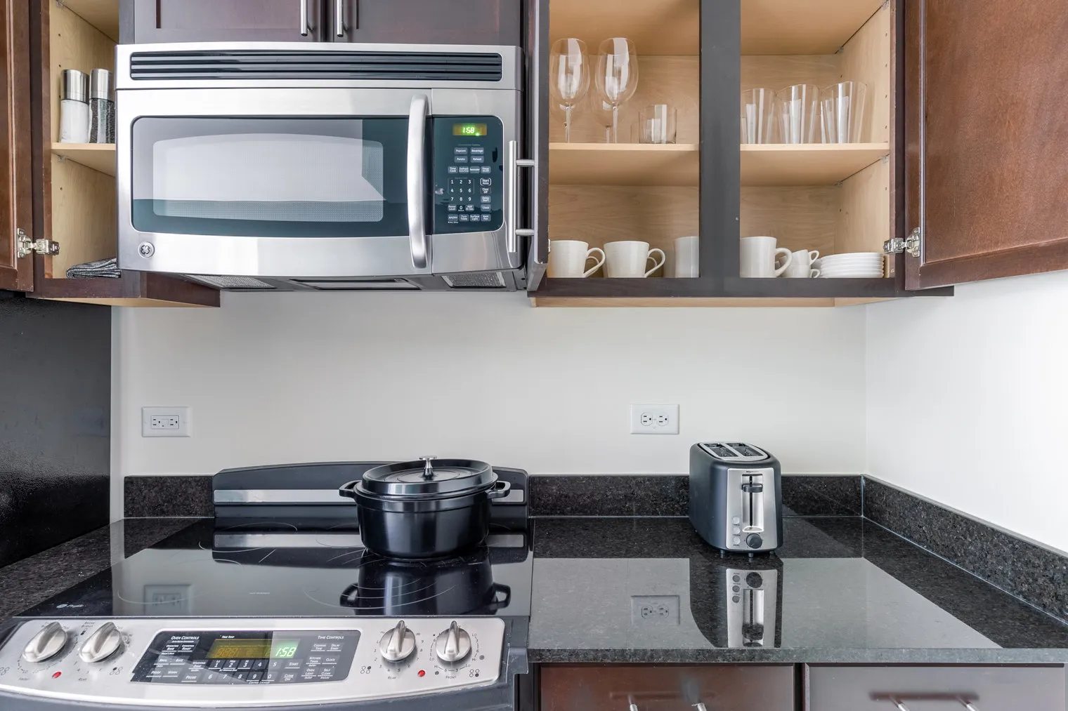 210 N Wells St   60606 60606-Lake & Wells Apartments-unit#ID248-Chicago-IL