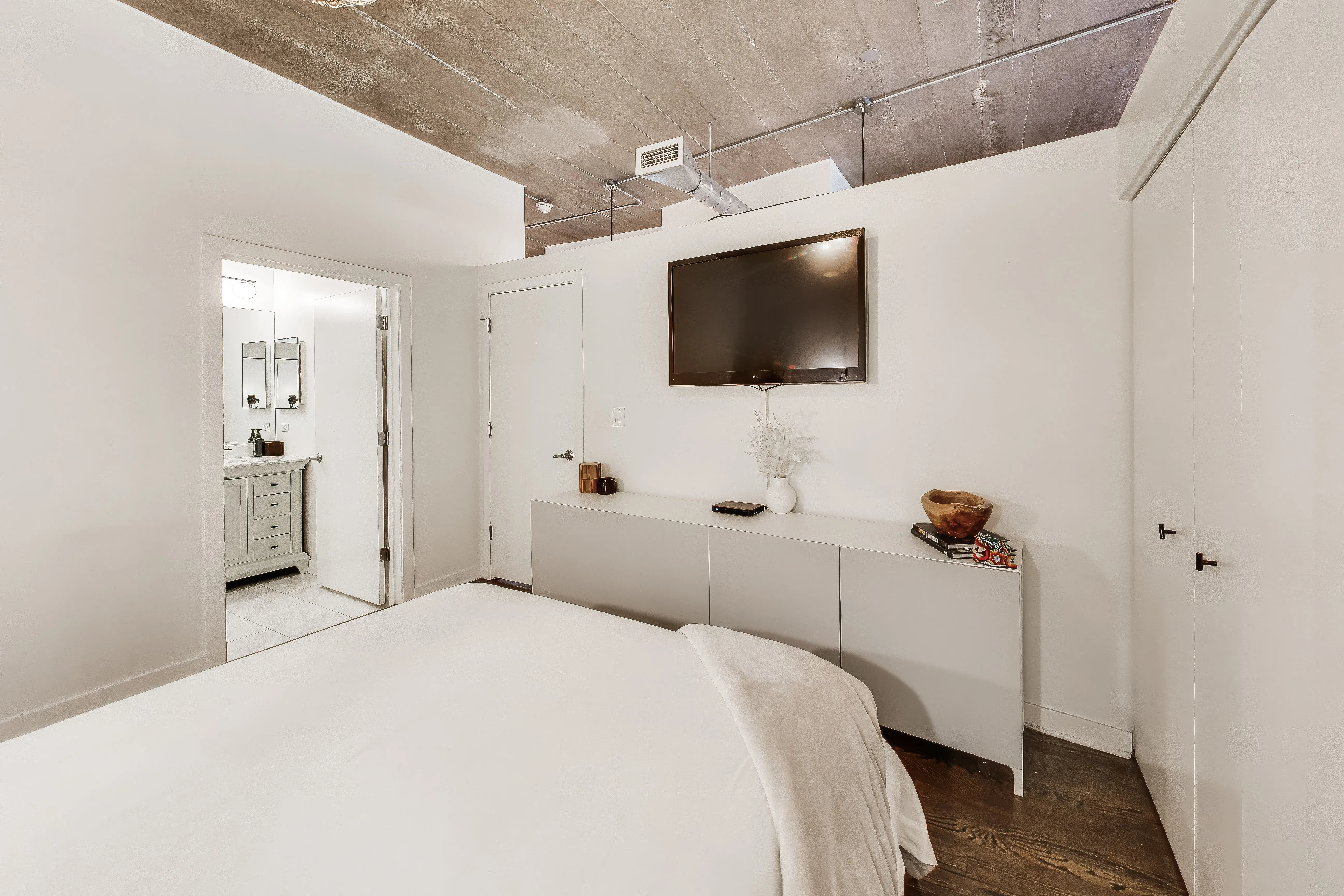 1111 W 15th St   60608 60608-Chicago-IL