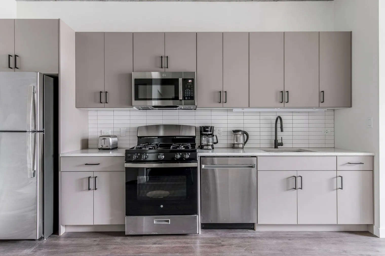 751 N Hudson Ave   60654 60654-Hugo II-unit#ID1038-Chicago-IL