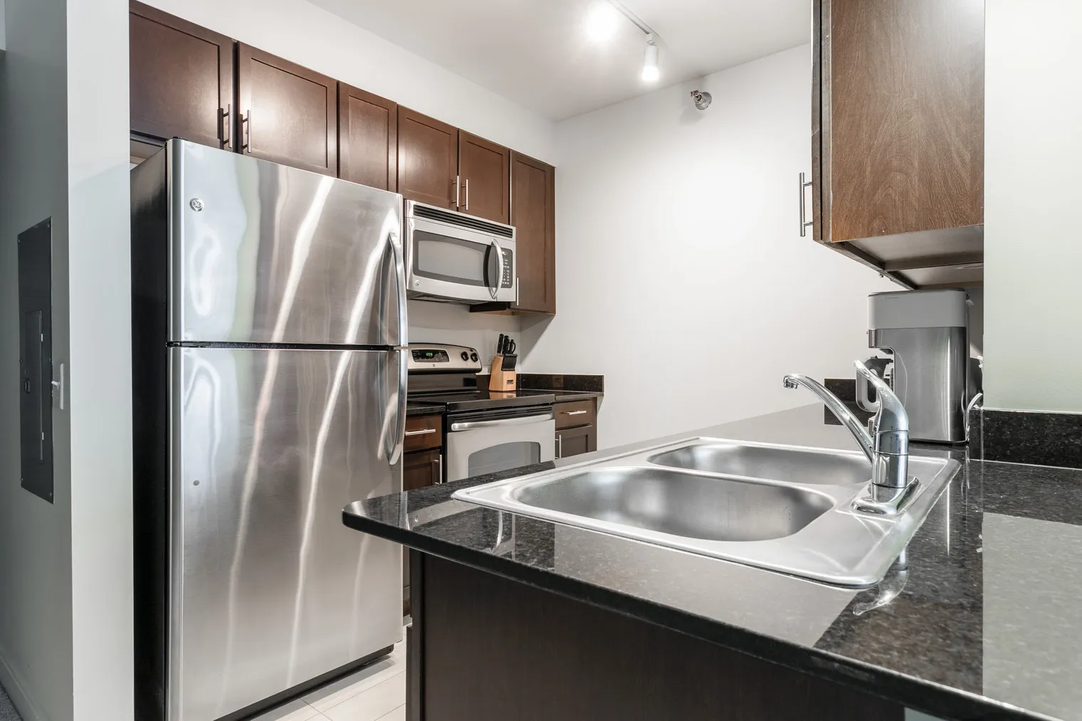 210 N Wells St 60606 60606-Lake & Wells Apartments-unit#ID251-Chicago-IL