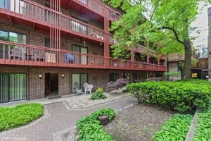 805 W Oakdale Ave 60657 60657-Gaslight Village Condo Association-unit#2B-Chicago-IL