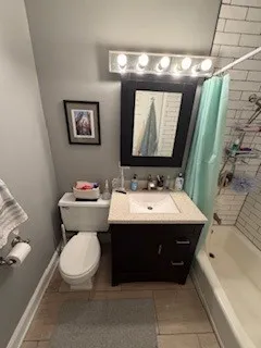 805 W Oakdale Ave   60657 60657-Gaslight Village Condo Association-unit#2B-Chicago-IL