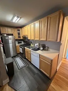 805 W Oakdale Ave   60657 60657-Gaslight Village Condo Association-unit#2B-Chicago-IL