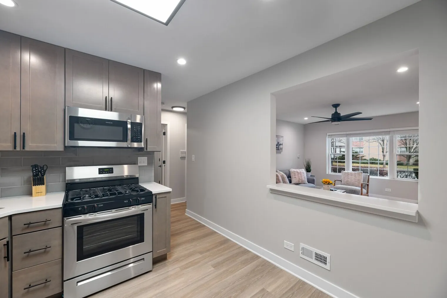 1001 W Howard St 60202 60202-Building Howard Street - schneidergroup-unit#ID1032507P-Evanston-IL