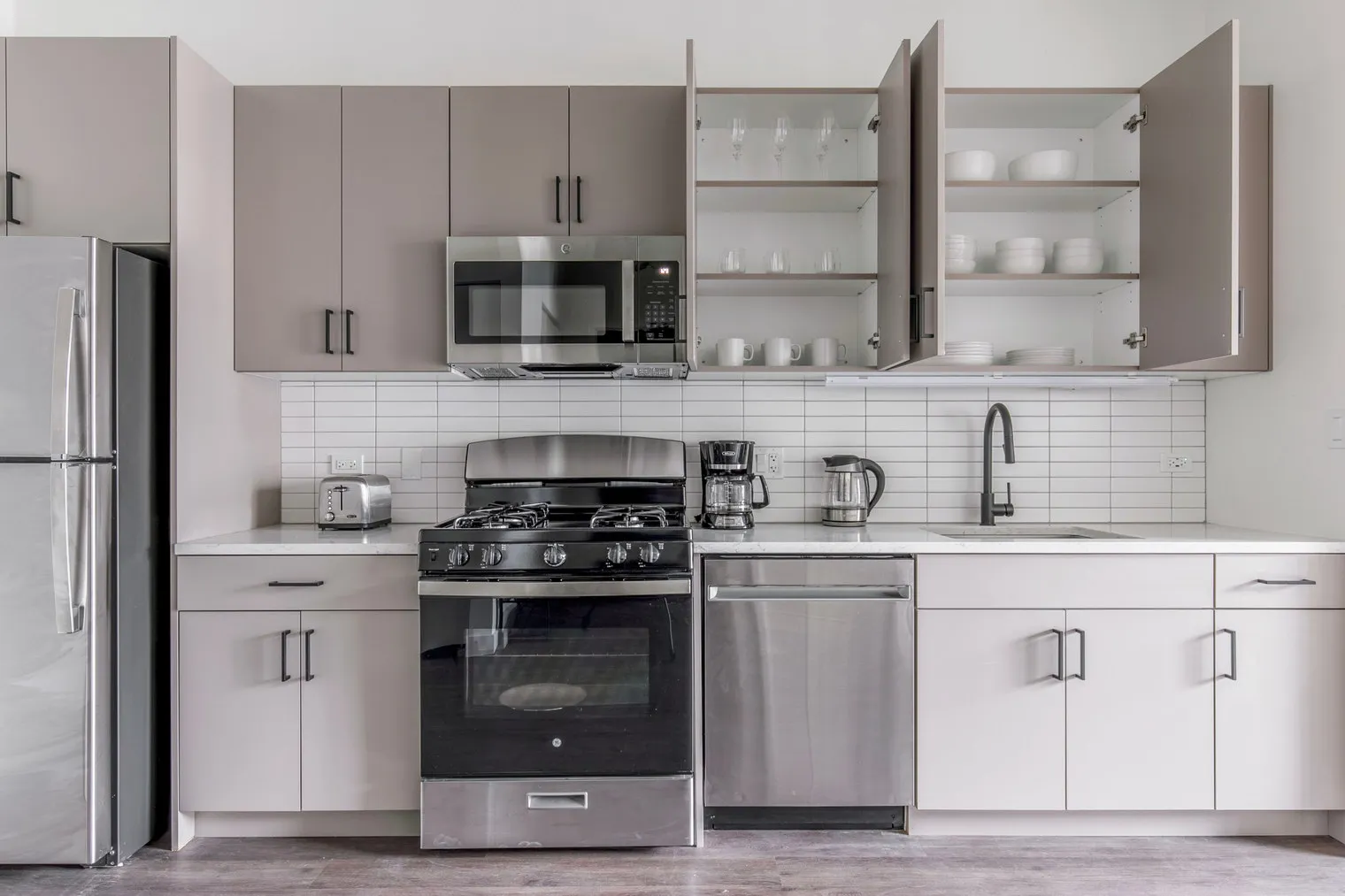 751 N Hudson Ave   60654 60654-Hugo II-unit#ID1038-Chicago-IL
