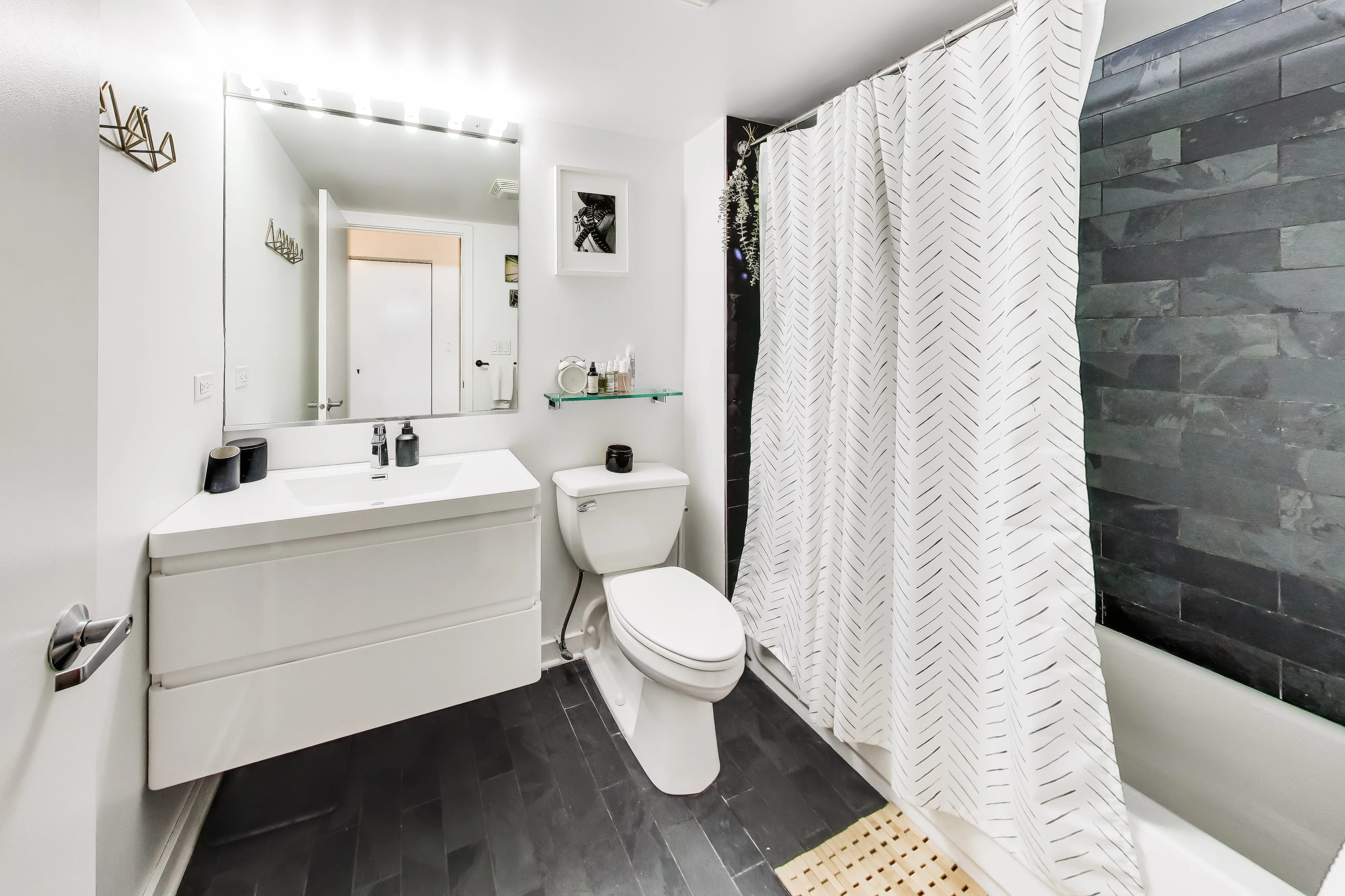 1111 W 15th St   60608 60608-Chicago-IL