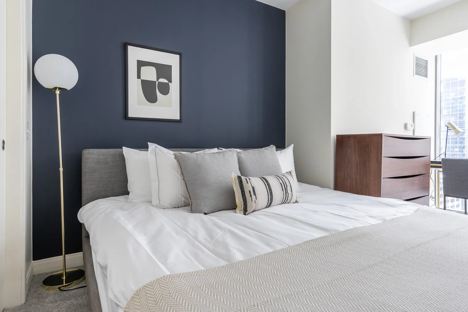 210 N Wells St 60606 60606-Lake & Wells Apartments-unit#ID251-Chicago-IL