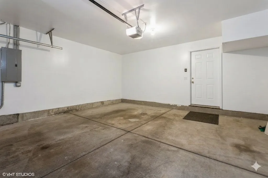 3238 N KBOURN AVE 60641-unit#TH-14-Chicago-IL