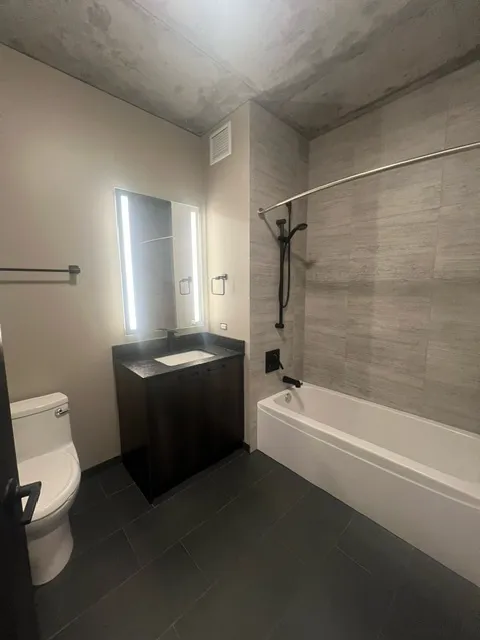933 W Washington Blvd   60606 60606-unit#1319-Chicago-IL