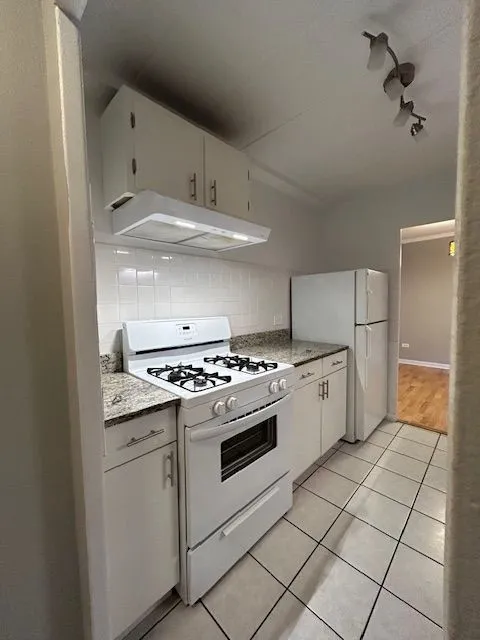 1447 W Touhy Ave   60626 60626-unit#104-Chicago-IL