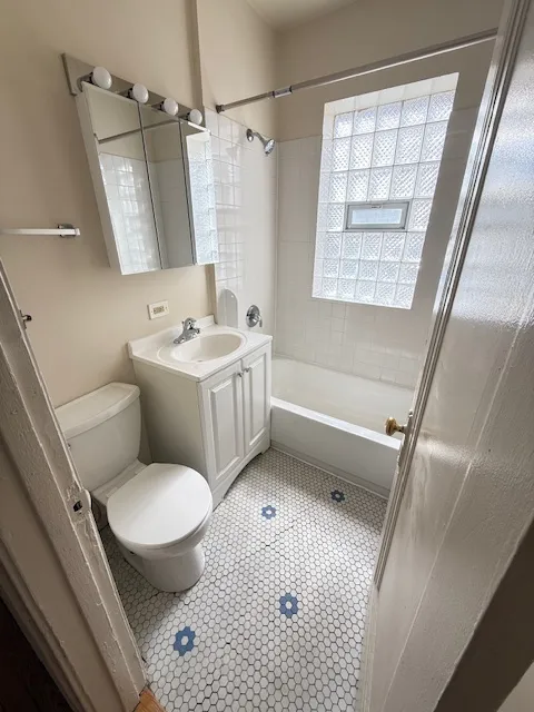2956 N Seeley Ave 60618 60618-unit#1-Chicago-IL