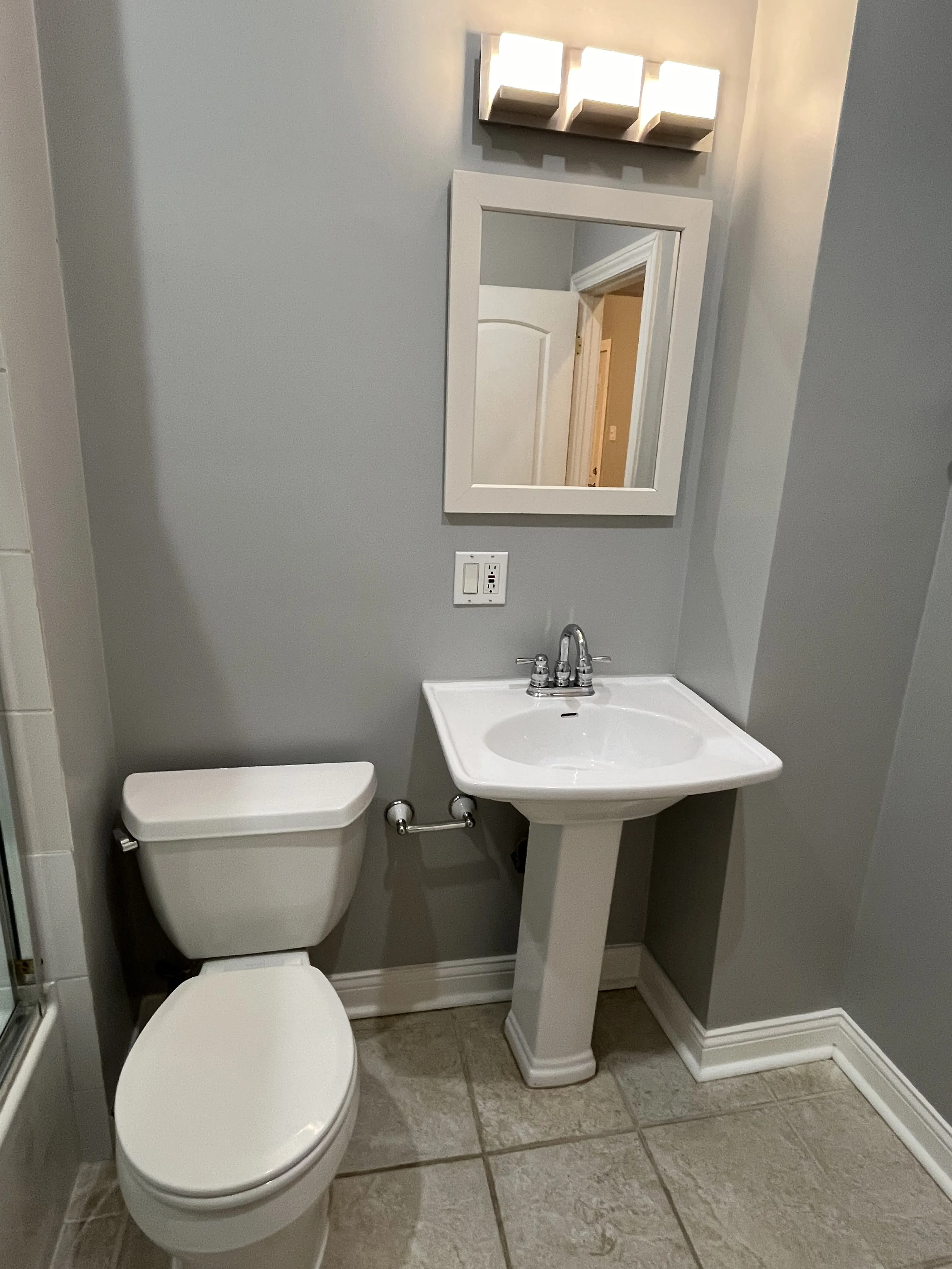 3140 W LYNDALE ST 60647-Victorian Duplex-unit#2-Chicago-IL
