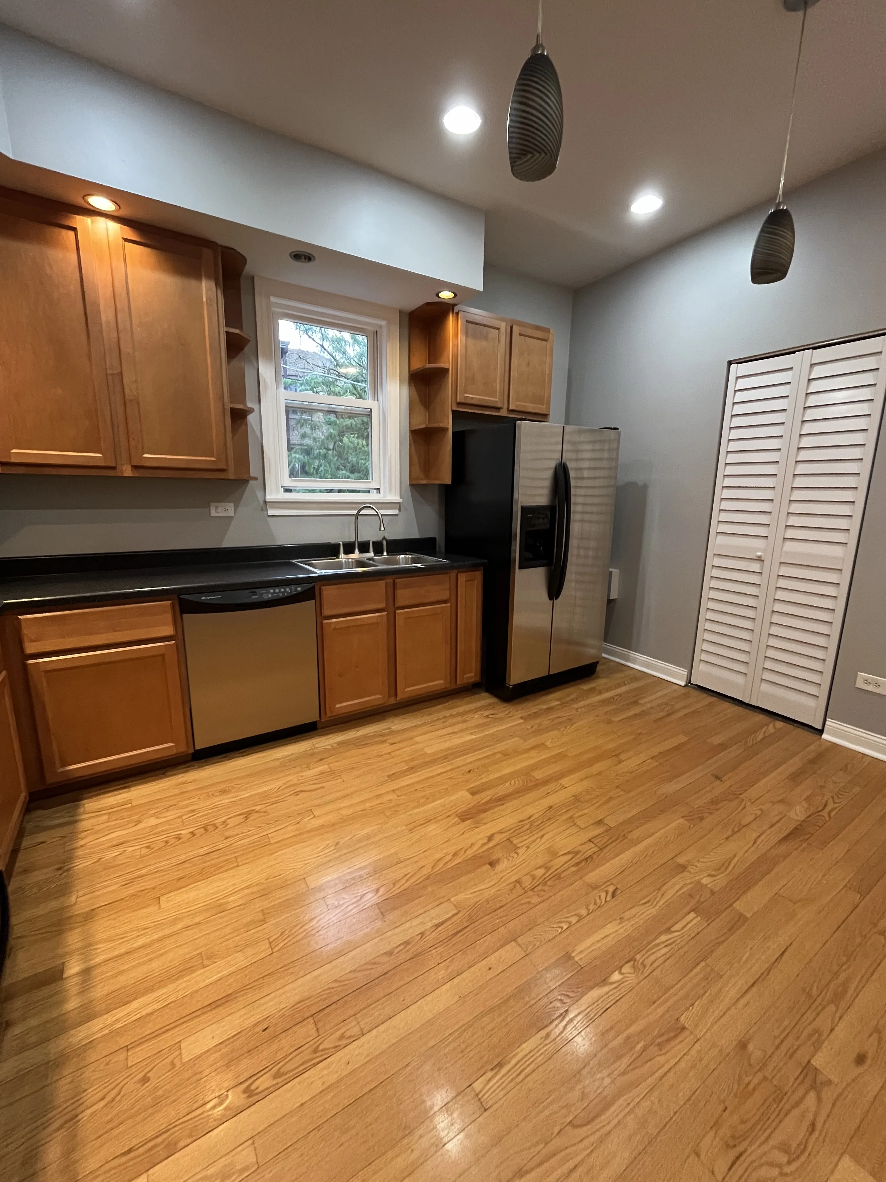3140 W LYNDALE ST 60647-Victorian Duplex-unit#2-Chicago-IL