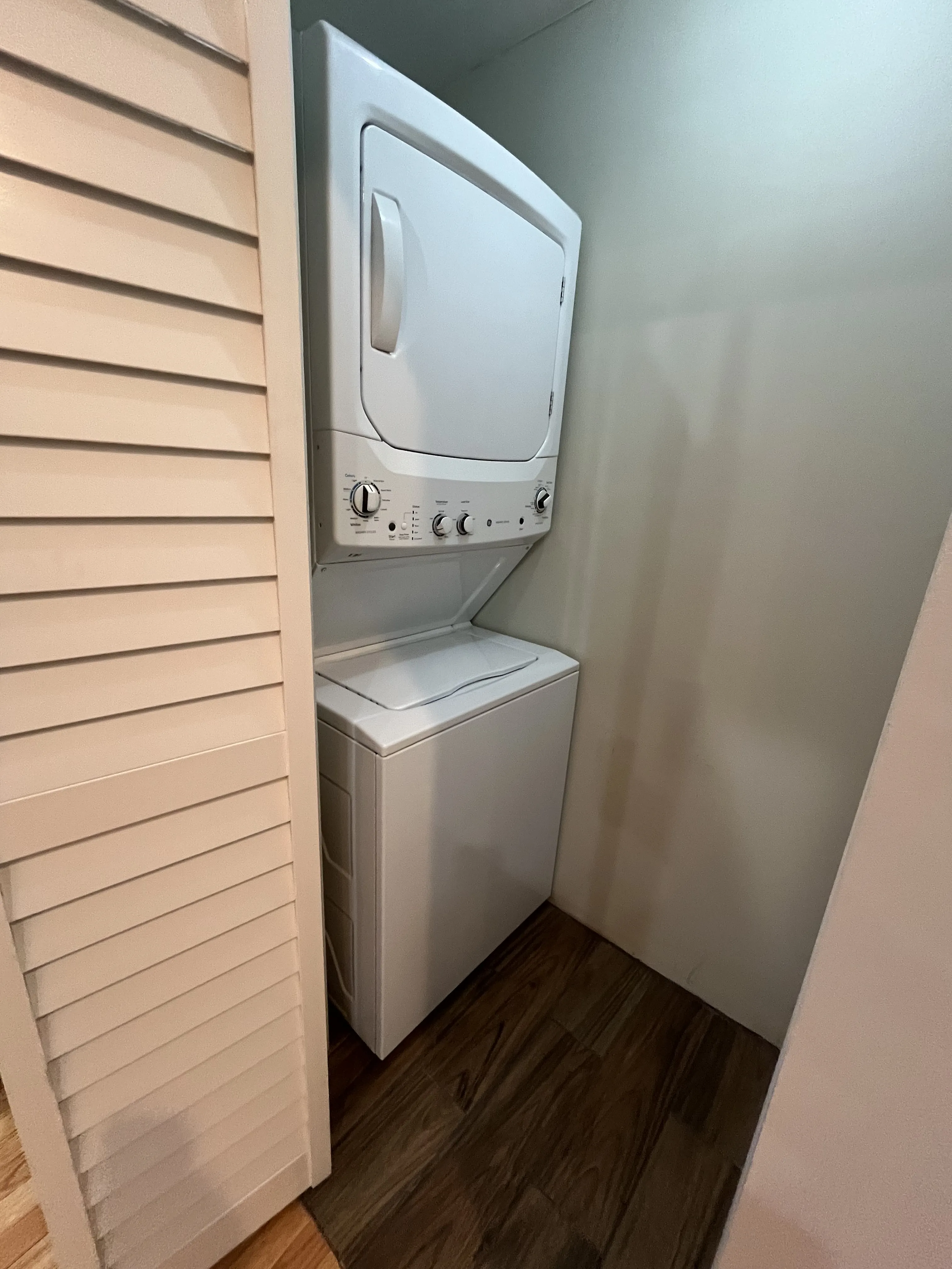 3140 W LYNDALE ST 60647-Victorian Duplex-unit#2-Chicago-IL