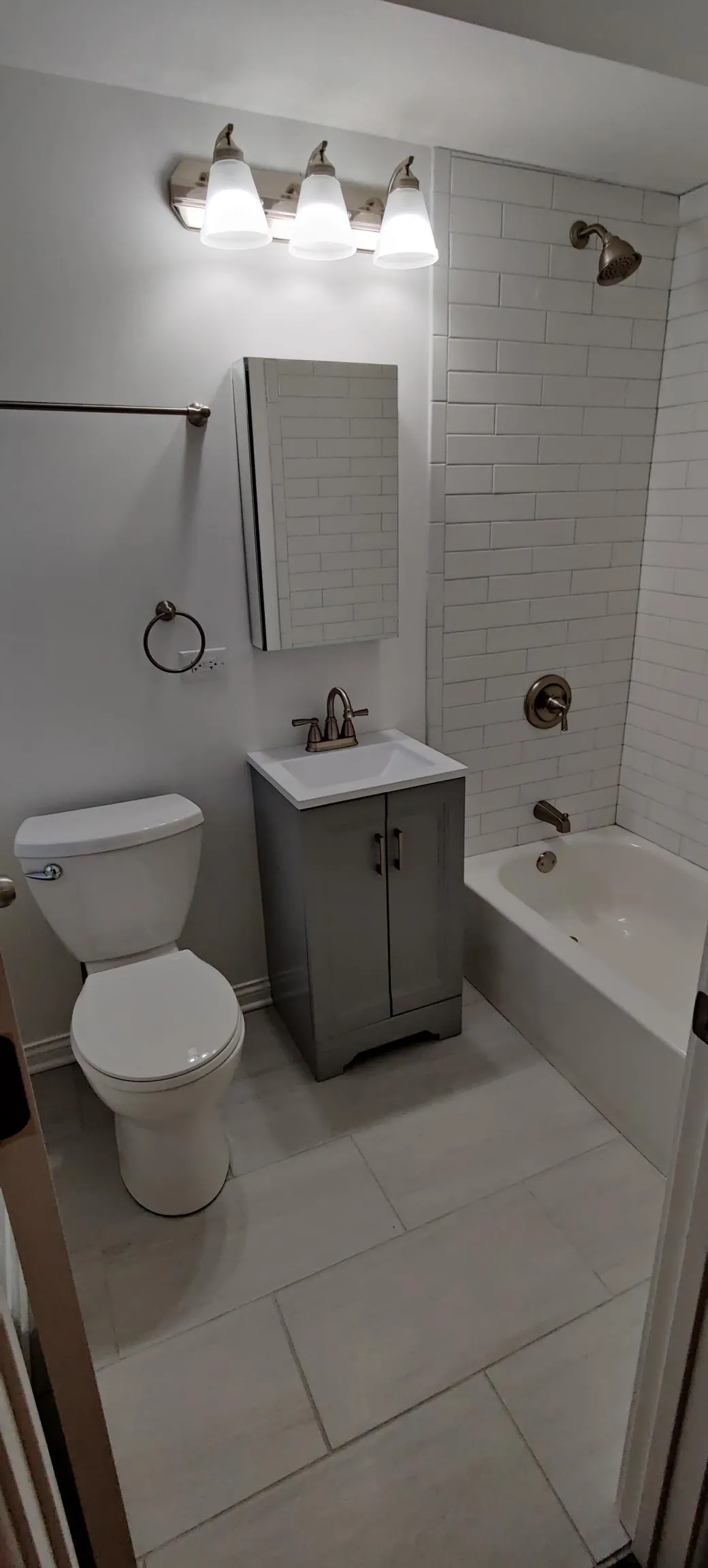 417 W Barry Ave   60657 60657-unit#312-Chicago-IL