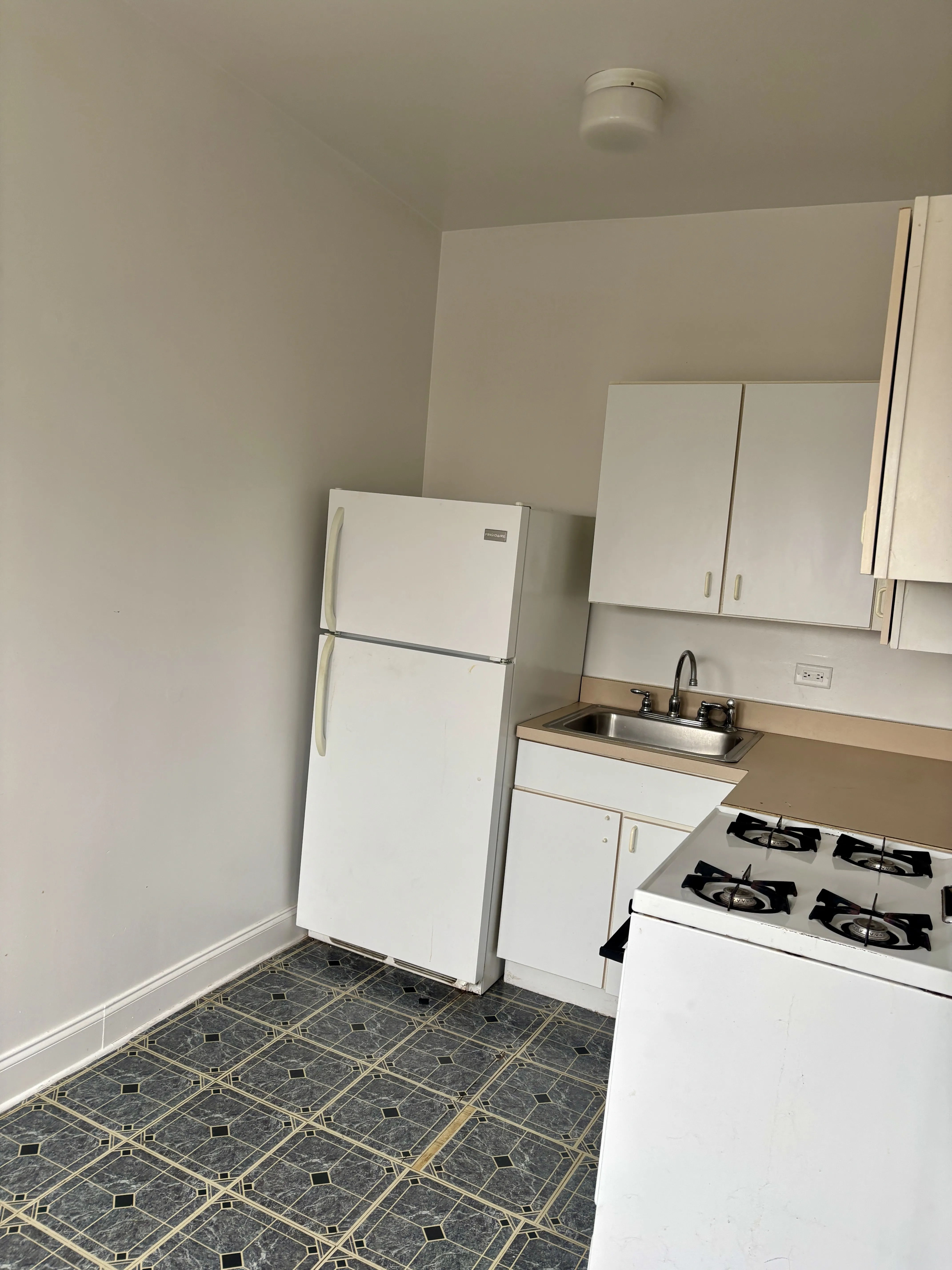 6916 N Lakewood Ave 60626 60626-unit#3rdFl-Chicago-IL
