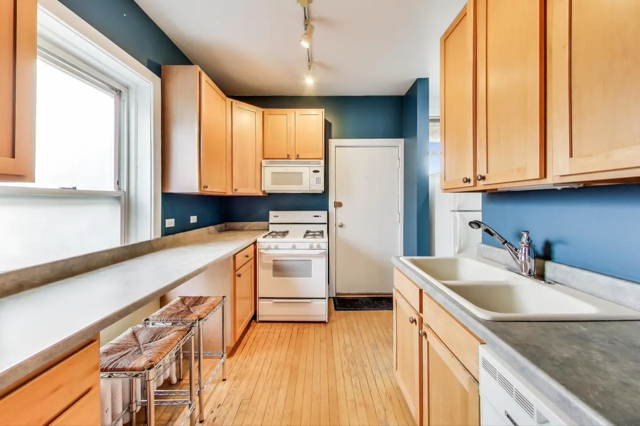 1146 W Montrose Ave   60613 60613-unit#3-Chicago-IL