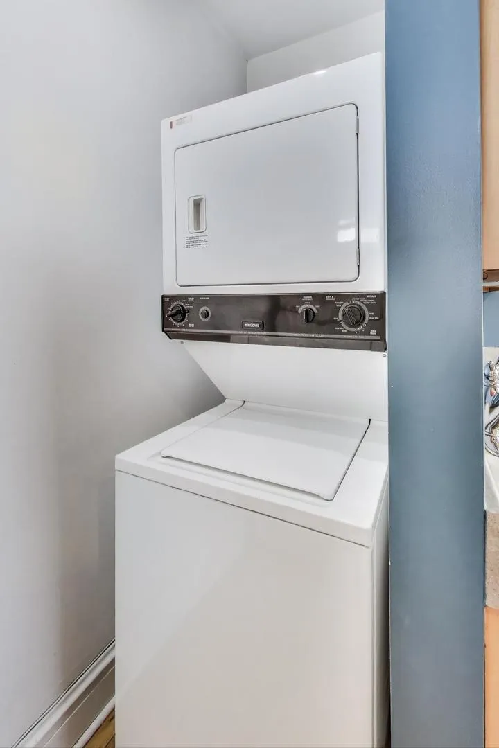 1146 W Montrose Ave   60613 60613-unit#3-Chicago-IL