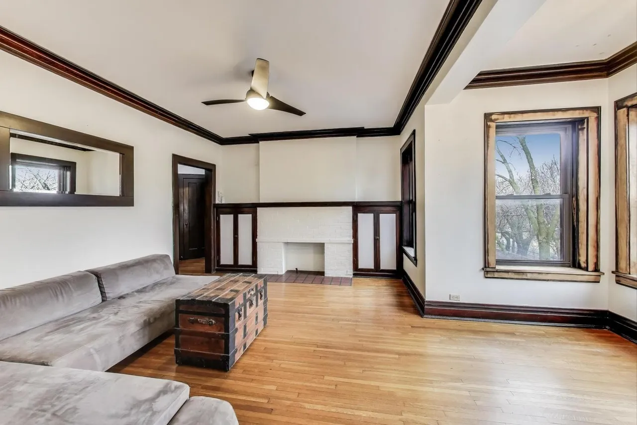 1146 W Montrose Ave   60613 60613-unit#3-Chicago-IL