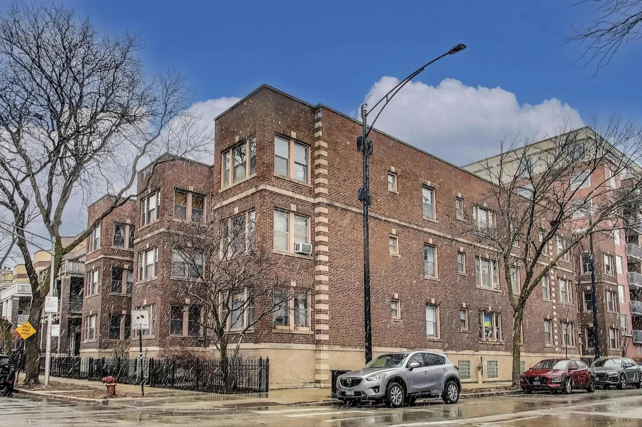 1146 W Montrose Ave   60613 60613-unit#3-Chicago-IL