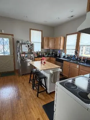 2131 W WELLINGTON AVE 60618-unit#2F-Chicago-IL