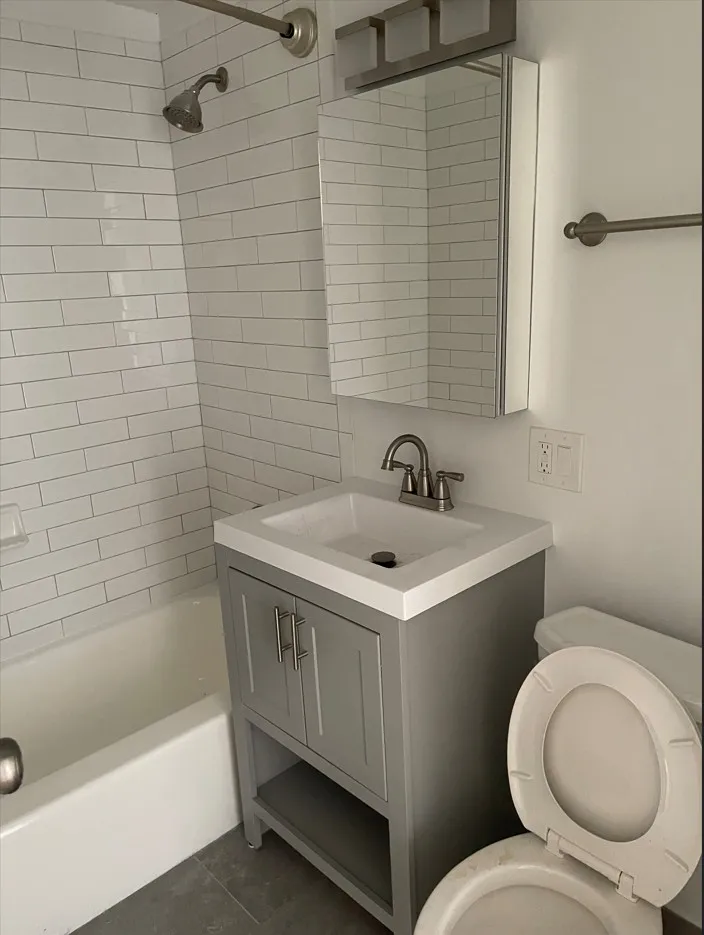 3030 N Sheridan Rd   60657 60657-unit#302-Chicago-IL