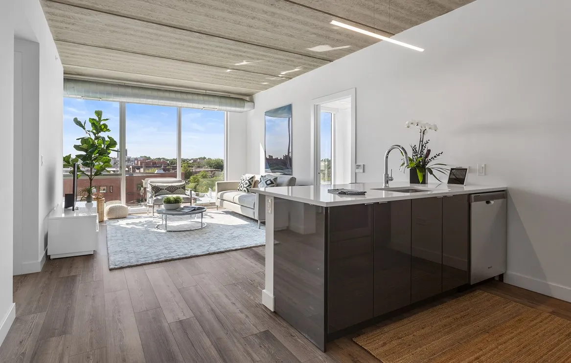 734 W Sheridan Rd   60613 60613-unit#811-Chicago-IL