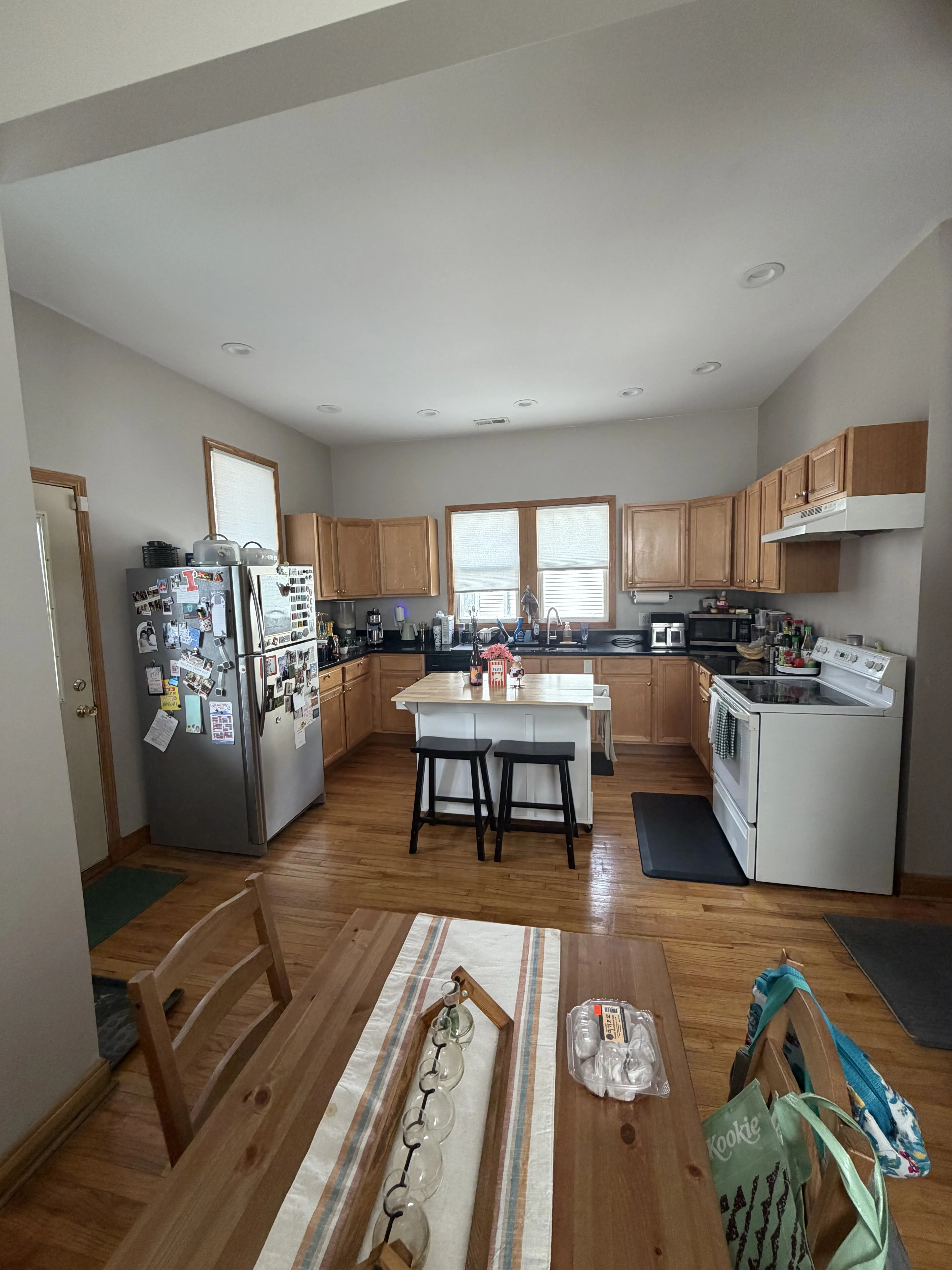 2131 W WELLINGTON AVE 60618-unit#2F-Chicago-IL