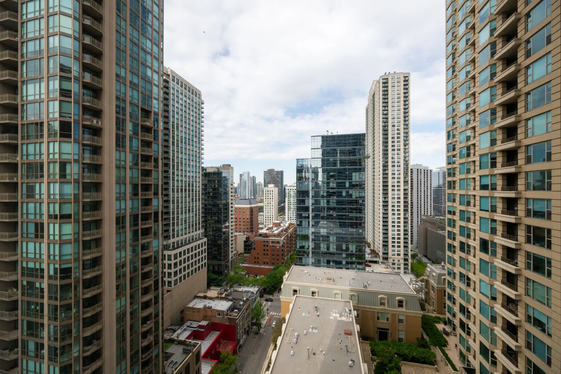 30 E Huron St   60611 60611-unit#2204-Chicago-IL