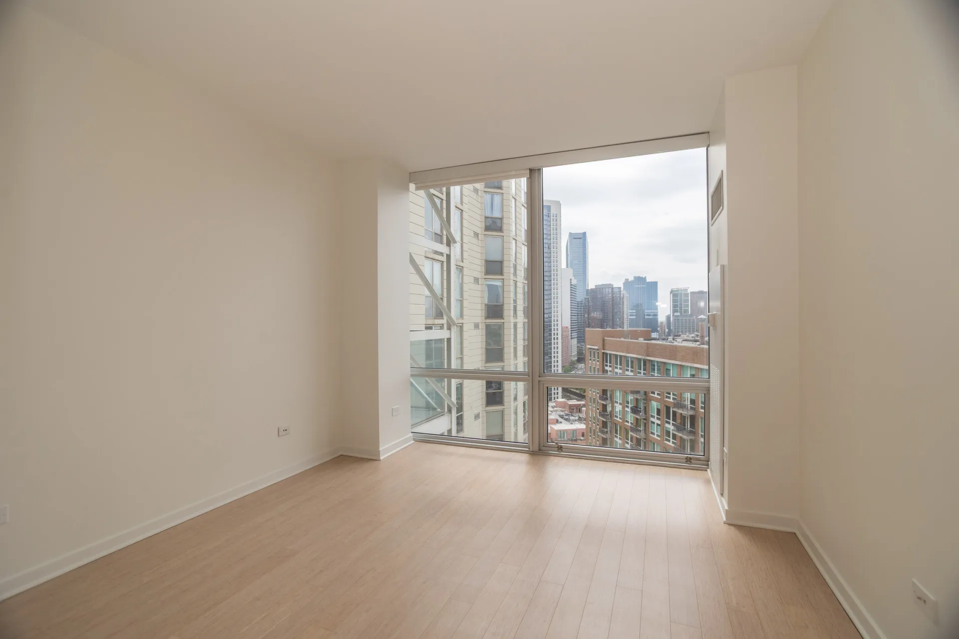 653 N Kingsbury St   60654 60654-KINGSBURY ON THE PARK-unit#2001-Chicago-IL
