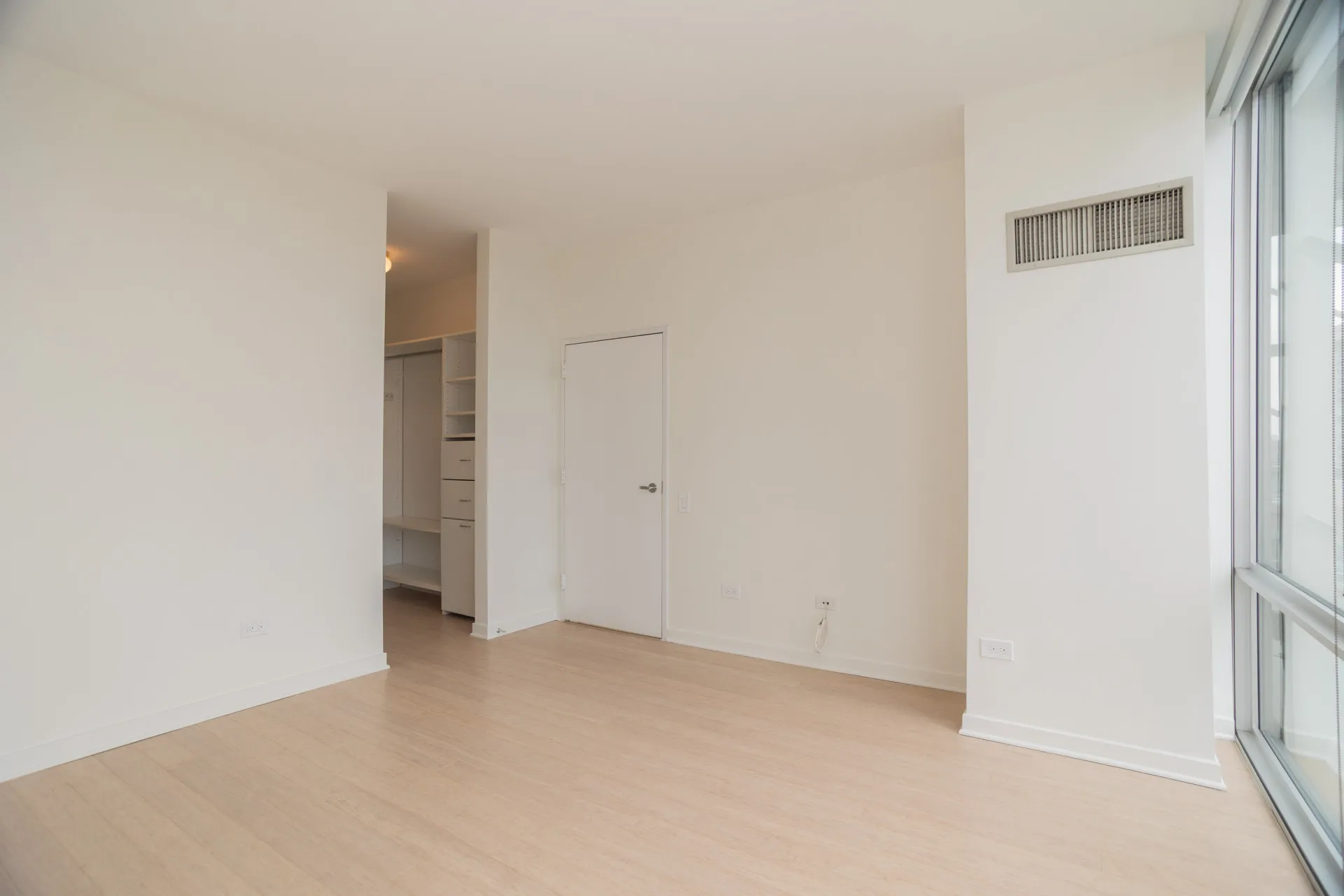 653 N Kingsbury St   60654 60654-KINGSBURY ON THE PARK-unit#2001-Chicago-IL