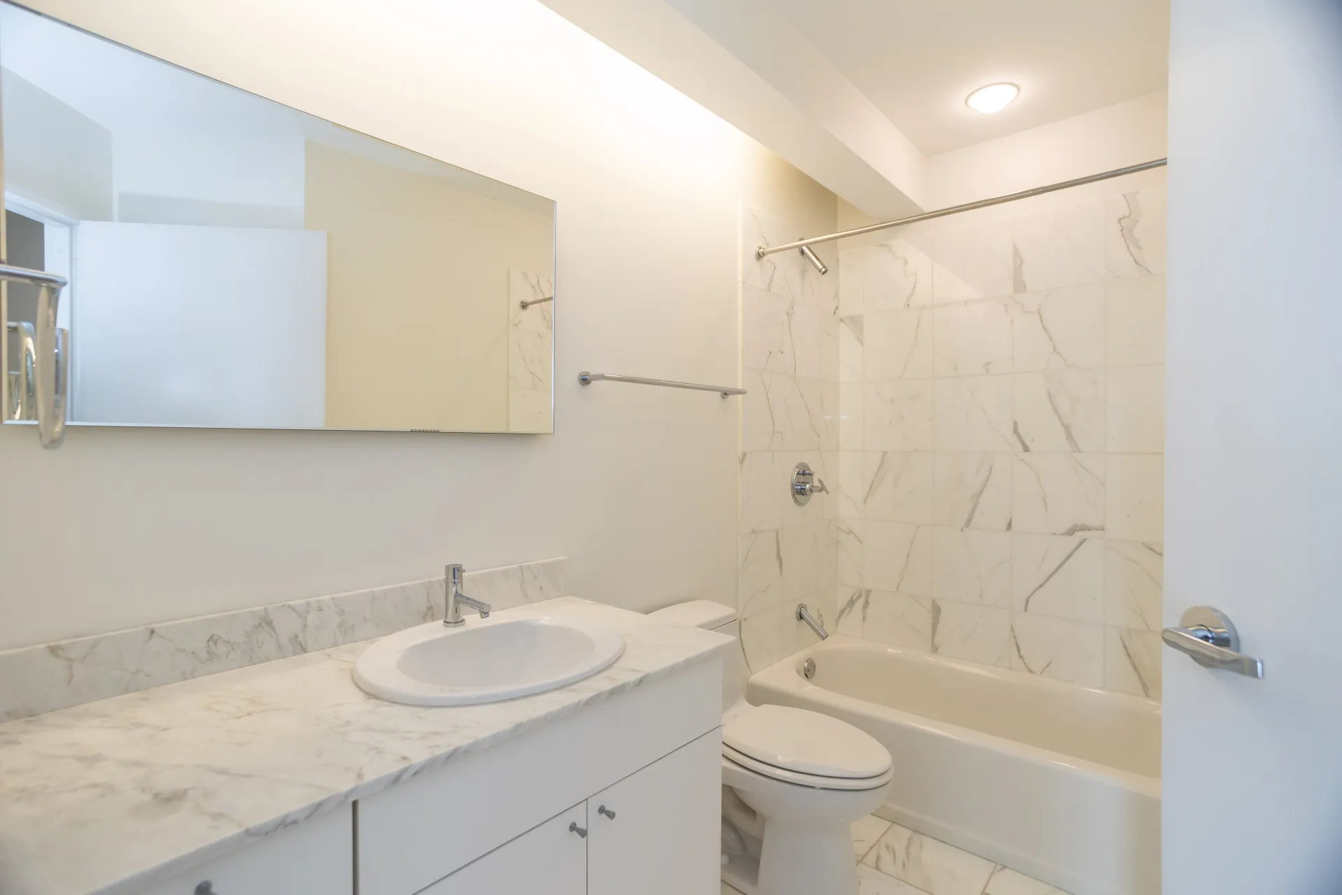 653 N Kingsbury St   60654 60654-KINGSBURY ON THE PARK-unit#2001-Chicago-IL