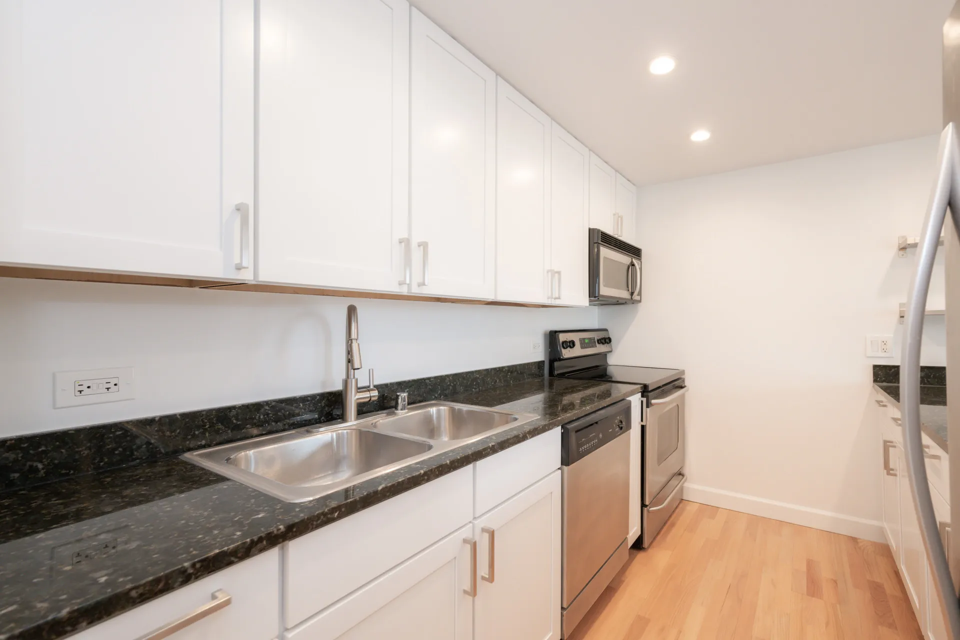 30 E Huron St   60611 60611-unit#2204-Chicago-IL