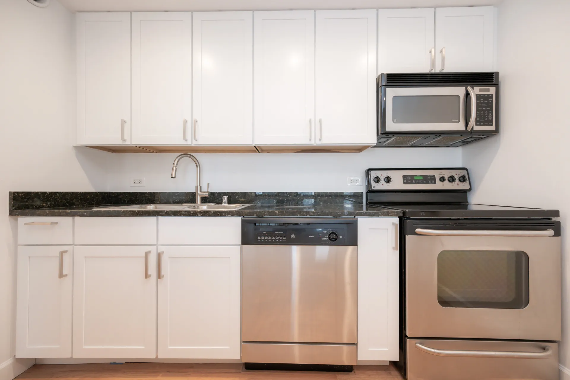 30 E Huron St   60611 60611-unit#2204-Chicago-IL