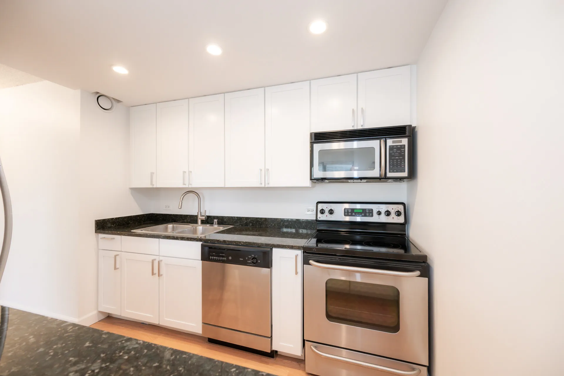 30 E Huron St   60611 60611-unit#2204-Chicago-IL