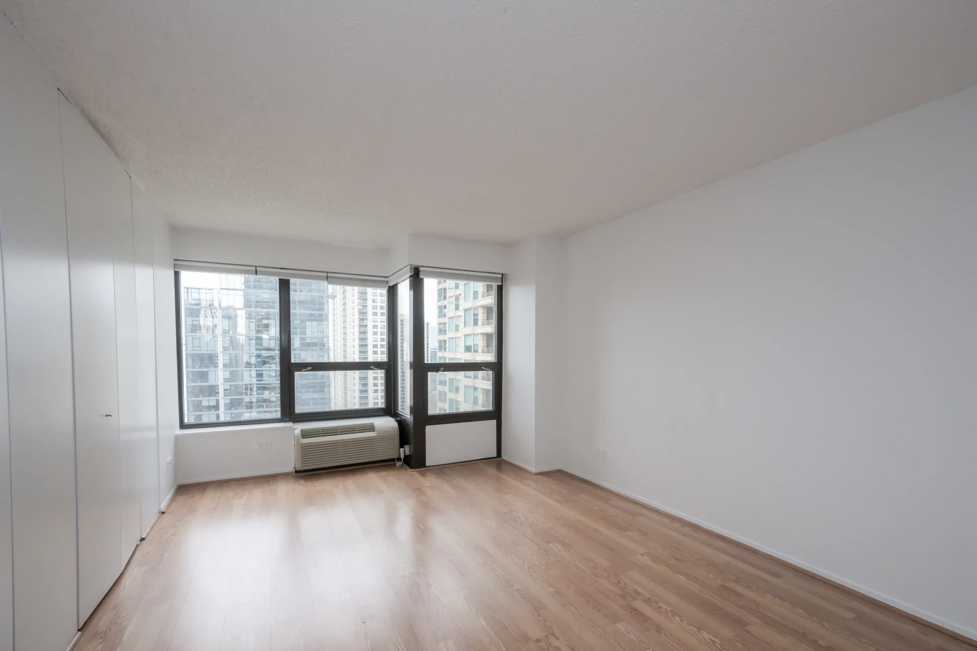 30 E Huron St   60611 60611-unit#2204-Chicago-IL
