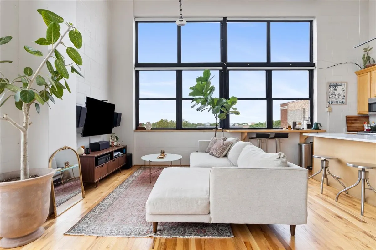 1934 N Washtenaw Ave 60647 60647-unit#404-Chicago-IL