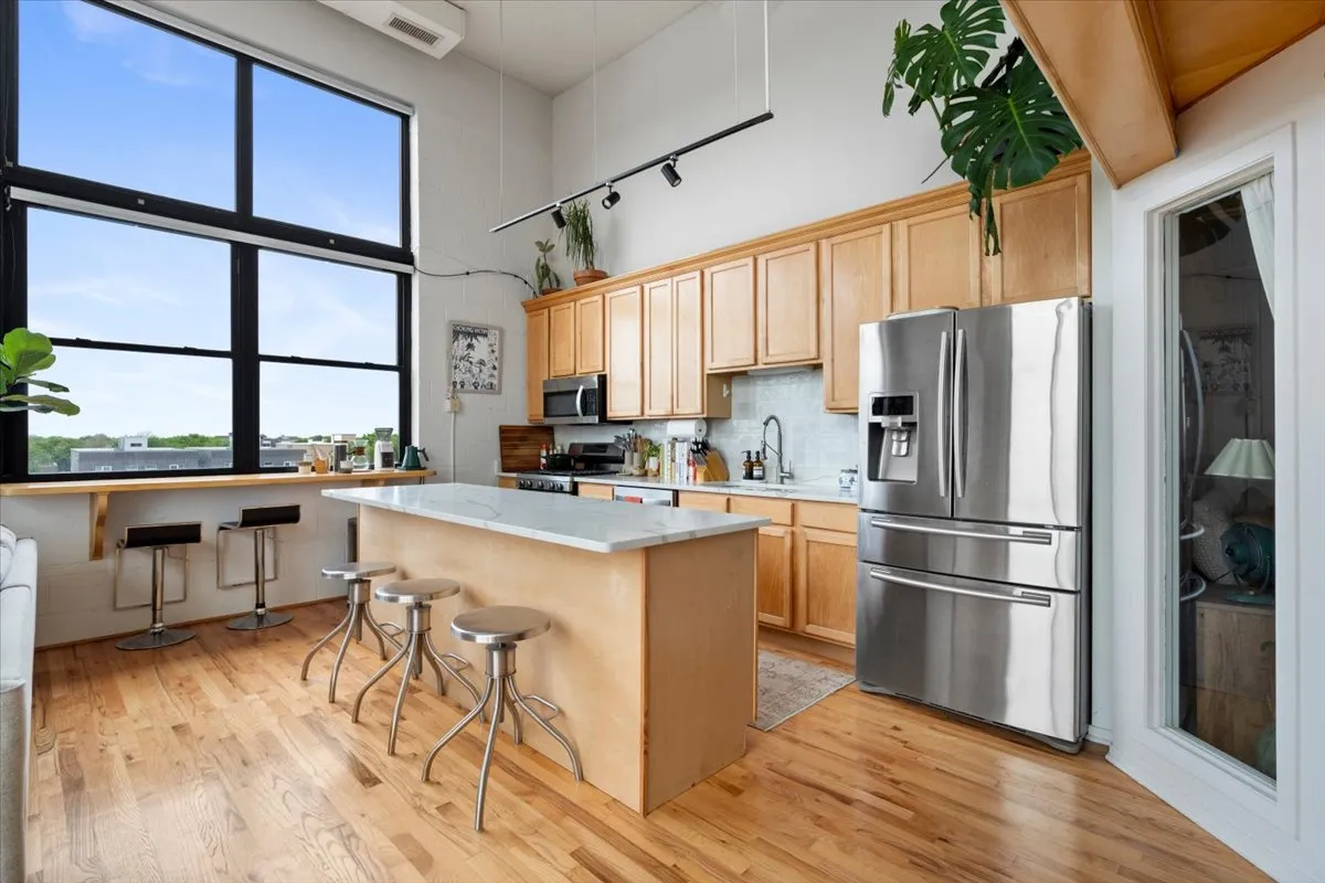 1934 N Washtenaw Ave 60647 60647-unit#404-Chicago-IL