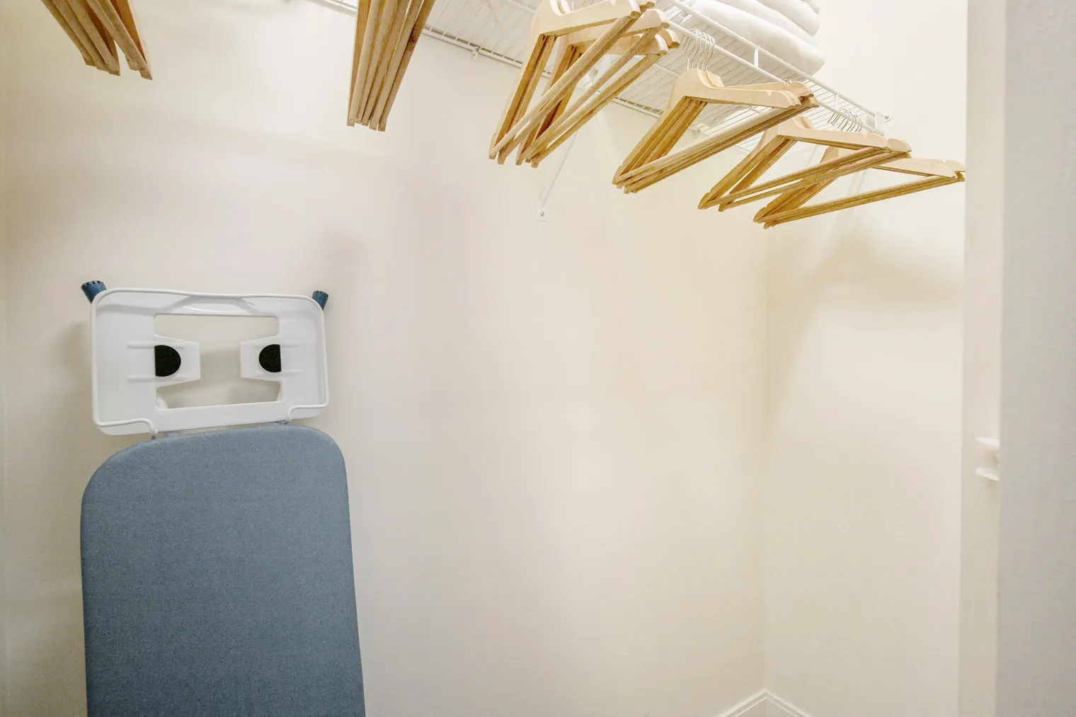 210 N Wells St   60601 60601-Lake & Wells Apartments-unit#ID212-Chicago-IL