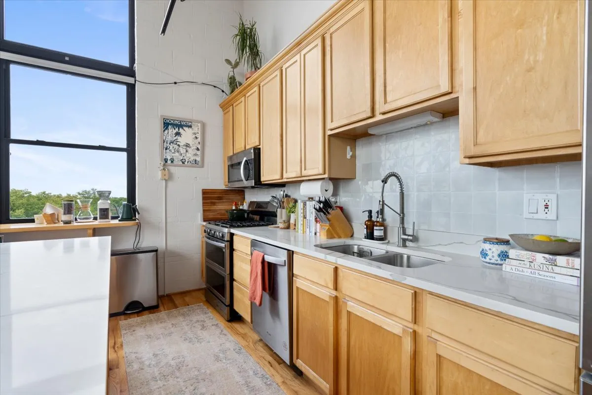 1934 N Washtenaw Ave 60647 60647-unit#404-Chicago-IL