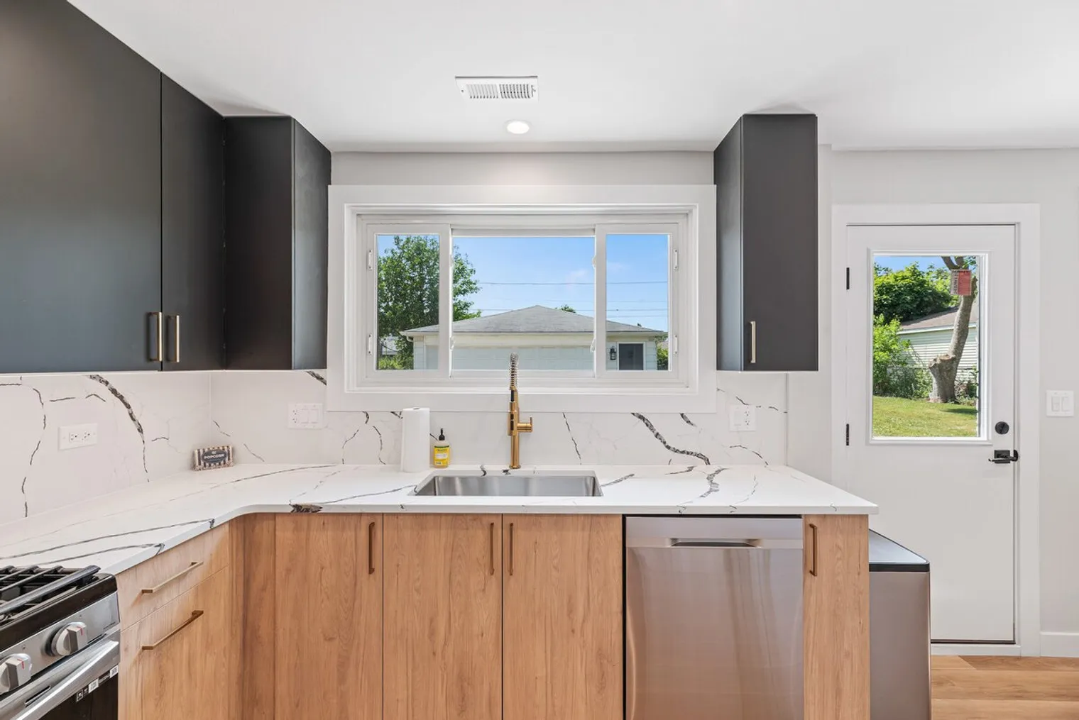 1023 S Wolf Rd   60016 60016-Building South Wolf Road-unit#ID1032513P-Des Plaines-IL
