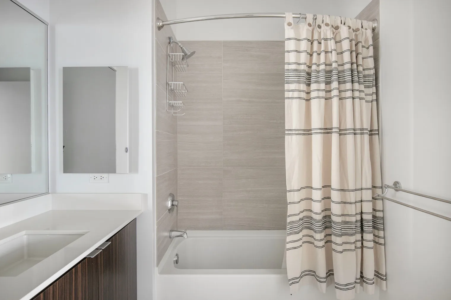 201 N Garland Ct   60601 60601-Mila-unit#ID961-Chicago-IL