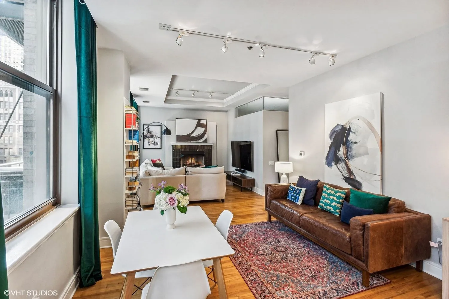212 W Washington St   60606 60606-unit#1703-Chicago-IL