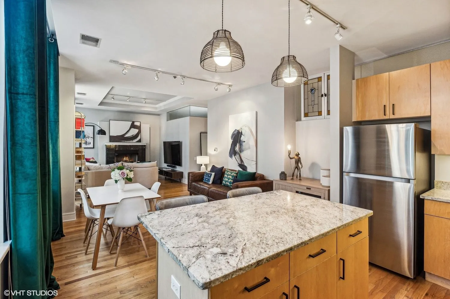 212 W Washington St   60606 60606-unit#1703-Chicago-IL